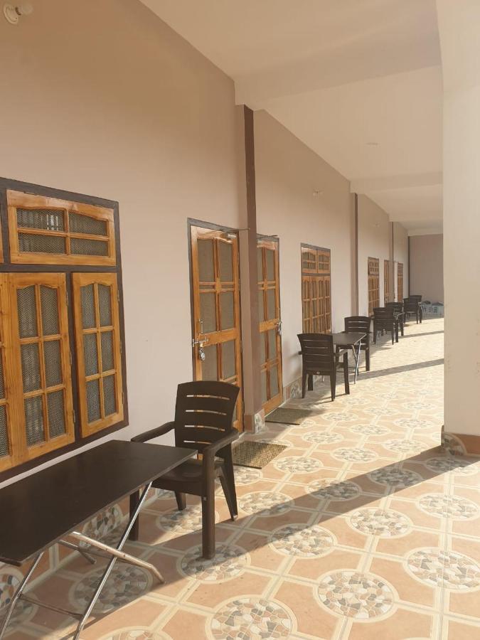 Jp International Naimisharanya Hotel Exterior foto