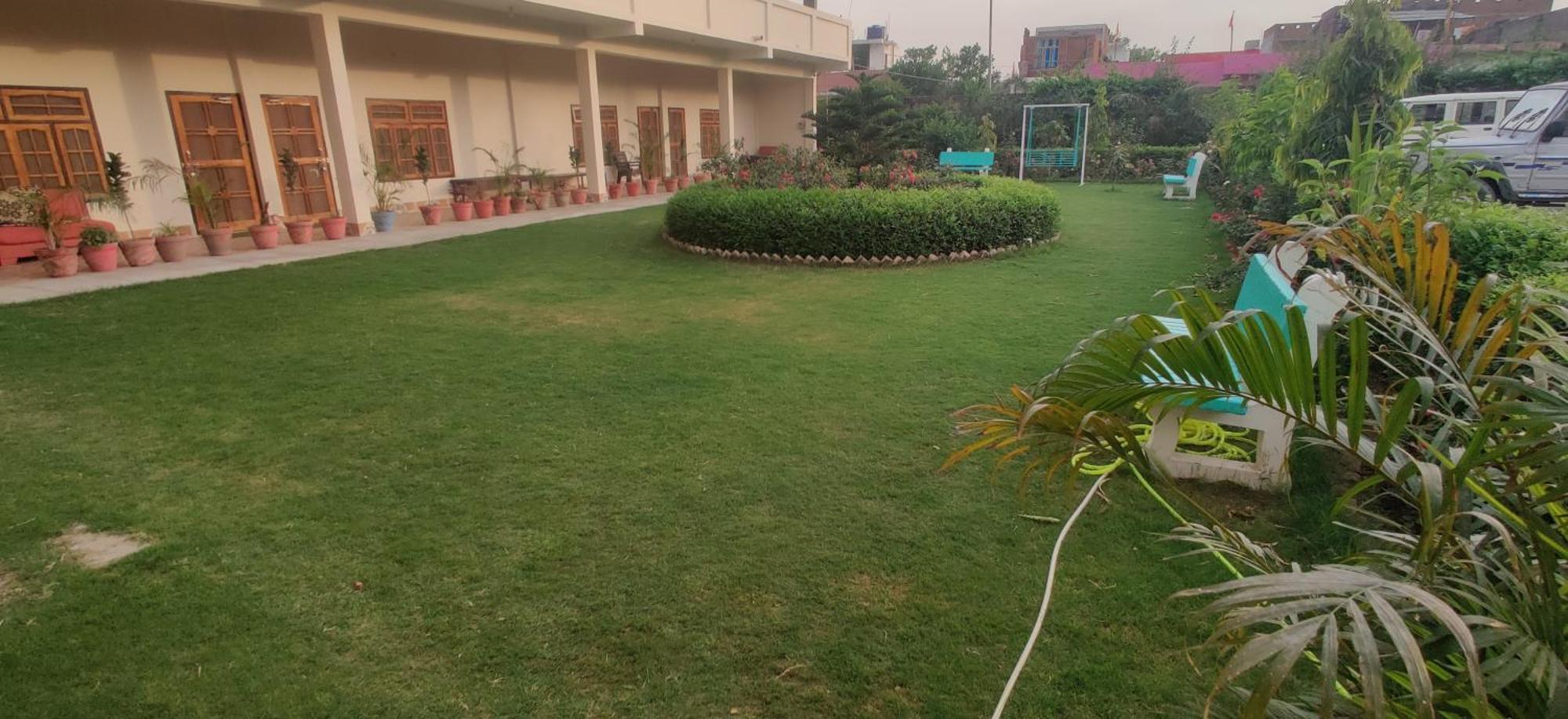 Jp International Naimisharanya Hotel Exterior foto